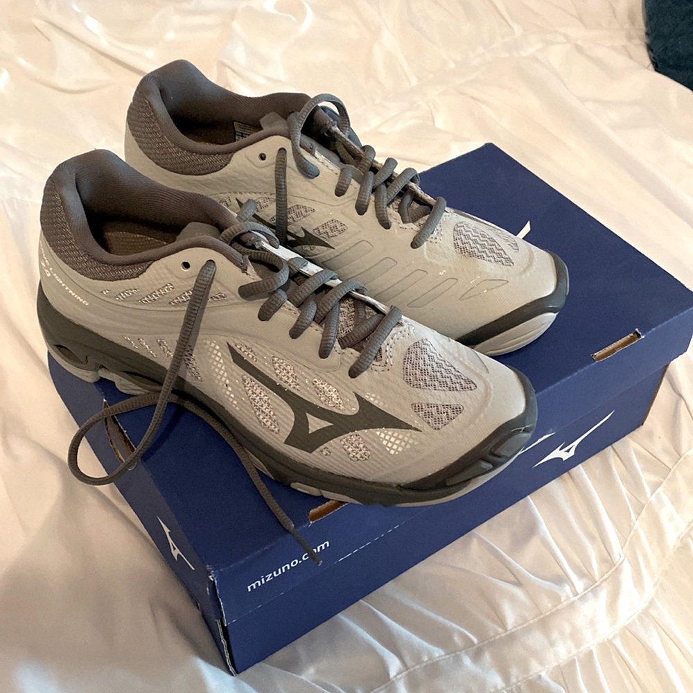 Mizuno Volleyball Shoes NEVER WORN